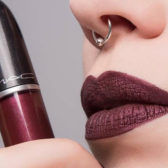 mac crowned lipstick